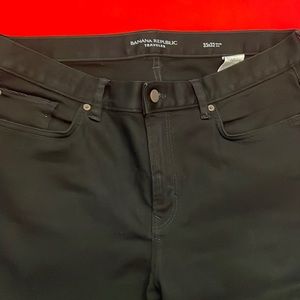 Gently used in excellent condition mens Banana Republic black jeans